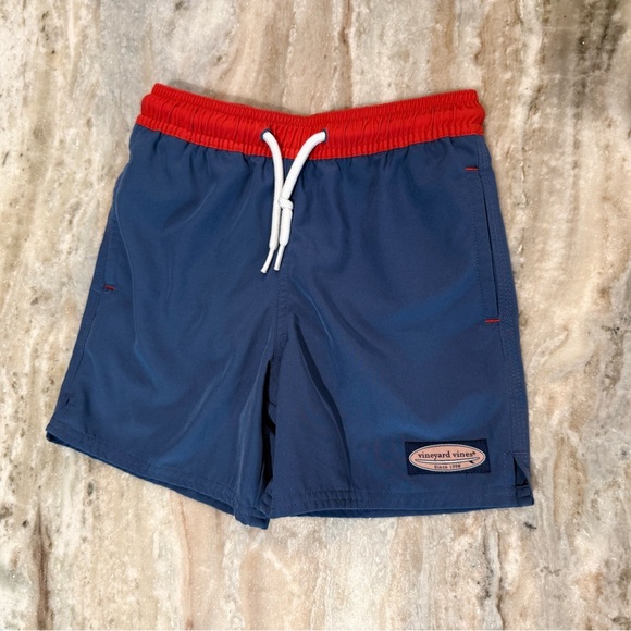Boys VINEYARD VINES Magic Chappy swim trunks- Size 6 - Picture 2 of 4
